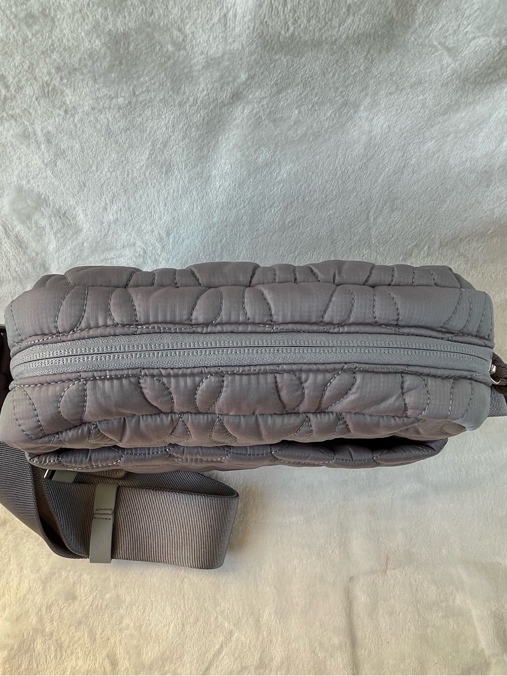 Lululemon Quilted Embrace Crossbody Shoulder bag Athleisure Active Clean Girl - Picture 7 of 12